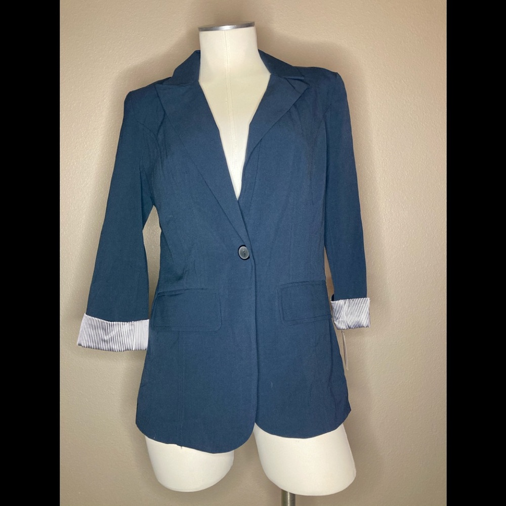 NWT Blue Blazer with Pinstriped Cuffs Size Medium